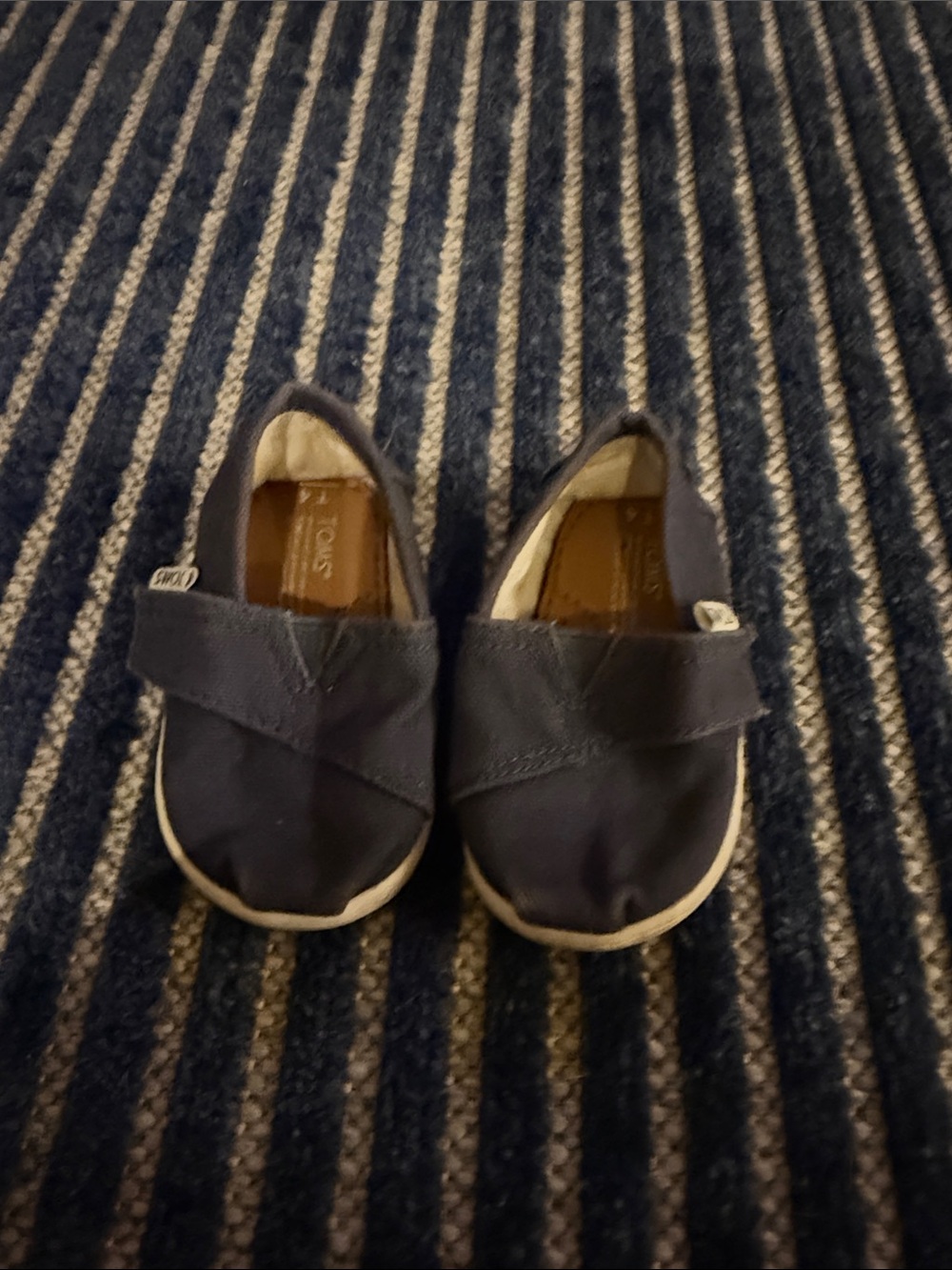 Toddler size 4 Toms